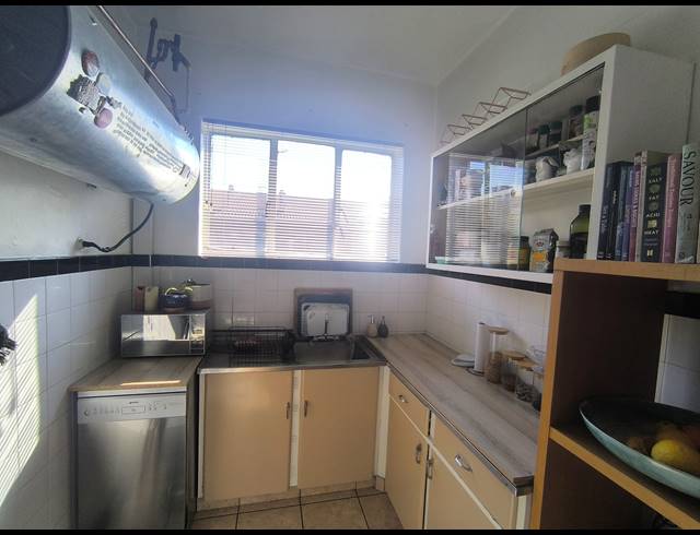1 bed property to rent in PARKTOWN NORTH